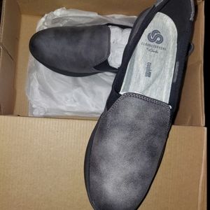 New in box!Clark suede cloud steppers cushioned suede slip in comfy shoes